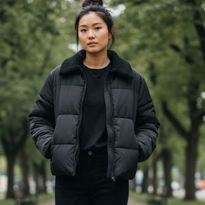 NWOT URBAN OUTFITTERS DUCKIE PUFFER JACKET WOMENS SIZE SMALL‎